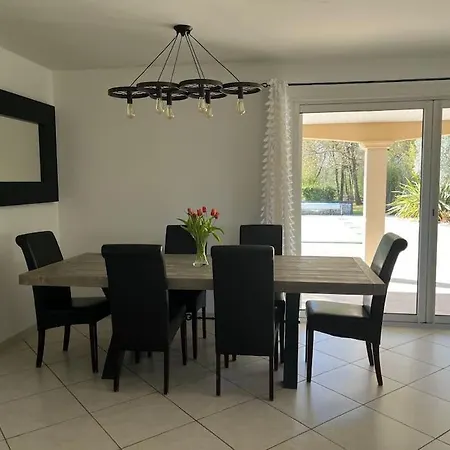 Prignac En Medoc-maison-6 Pers-3ch-piscine Chauffee Holiday home *