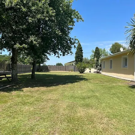 Prignac En Medoc-maison-6 Pers-3ch-piscine Chauffee Holiday home Blaignac